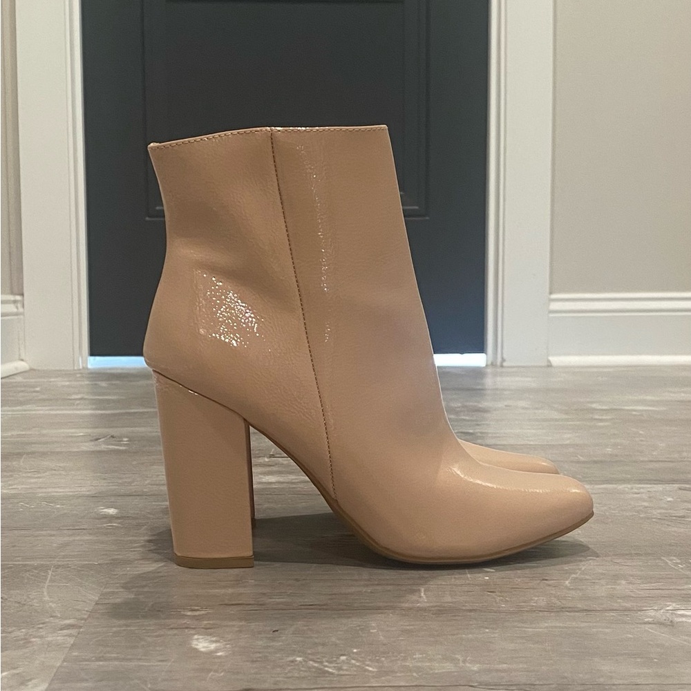 BAMBOO Tan Ankle Booties with Chunky Heel Size 8.5